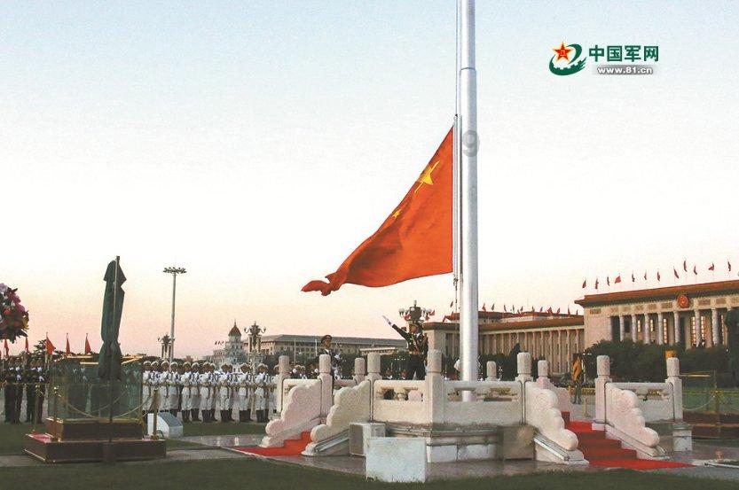 商户擅自破坏绿化铺设路面，南京栖霞城管专项查处